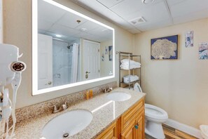 Ensemble douche/baignoire, sèche-cheveux