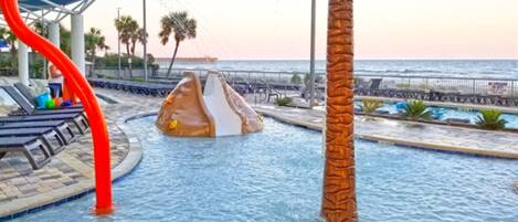 Alberca techada y alberca climatizada