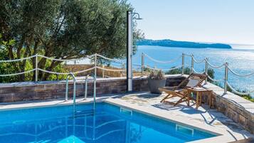 Apartment (Two Bedroom Apartment with Balcony an) | Pool