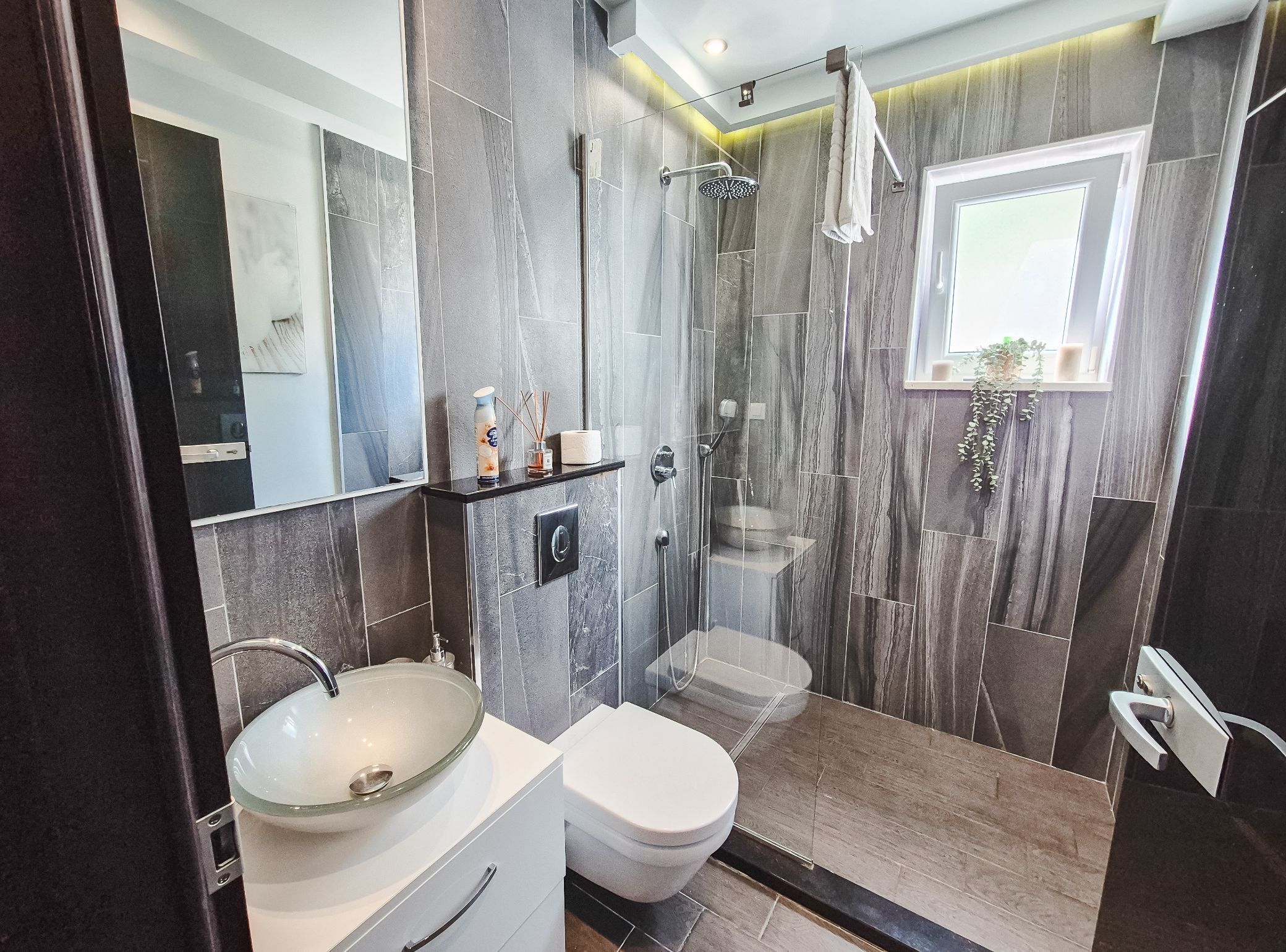 Leilighet (Two Bedroom Apartment with Balcony an) | Bad | Dusj og håndklær