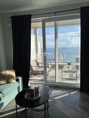 Apartamento (Two Bedroom Apartment with Balcony an) | Sala de estar | TV