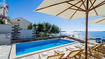 Apartamento (Two Bedroom Apartment with Balcony an) | Piscina