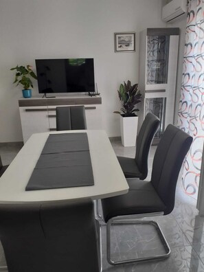 Apartment (Apartment Nikola) | Dining room - Apartments Seagull (Postira)