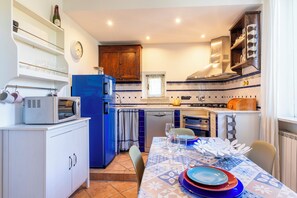 Studio, 1 Bedroom | Private kitchen
