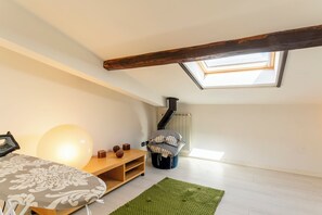 Studio, 1 phòng ngủ | Truy cập Internet không dây miễn phí, bộ trải giường 