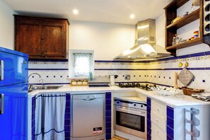 Studio, 1 chambre | Cuisine privée | Grand réfrigérateur, micro-ondes, four, plaque de cuisson