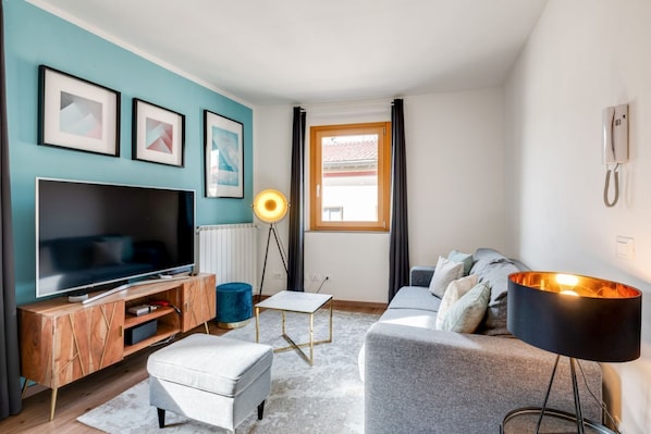 Apartment, 1 Bedroom | Living area