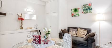 Appartement, 2 chambres | Coin séjour