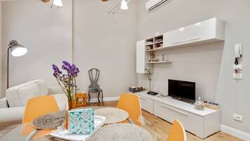 Apartment, 1 Schlafzimmer | Essbereich im Zimmer