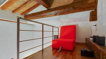 Appartamento, 1 camera da letto | Area soggiorno | TV a schermo piatto