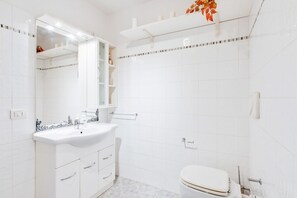 Studio | Bathroom - Piazza San Marco Studio Flat (Florence)