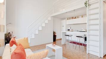 Studio | Living area | Flat-screen TV