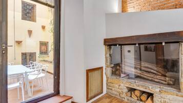 Apartment, 3 Bedrooms | Room amenity