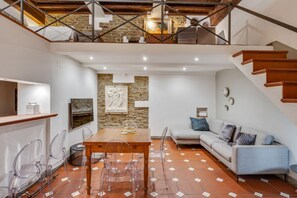 Appartement, 3 chambres | Coin séjour