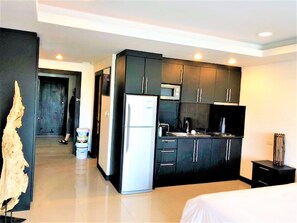 Studio | Private kitchen | Fridge, microwave, oven, stovetop