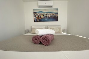 2 bedrooms, iron/ironing board, WiFi, bed sheets - OLEA 1 - two bedrooms, pool & jacuzzi (Okrug Gornji)