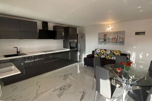 Fridge, microwave, stovetop, dishwasher - OLEA 1 - two bedrooms, pool & jacuzzi (Okrug Gornji)