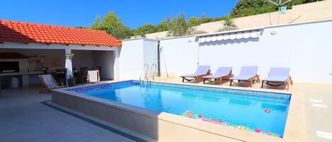 Villa (Five Bedroom Villa with Pool and Sea ) | Basseng | Utendørsbasseng, bassengparasoller og solsenger