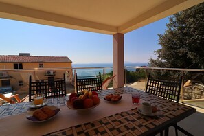 Villa (Five Bedroom Villa with Pool and Sea ) | Dining room
