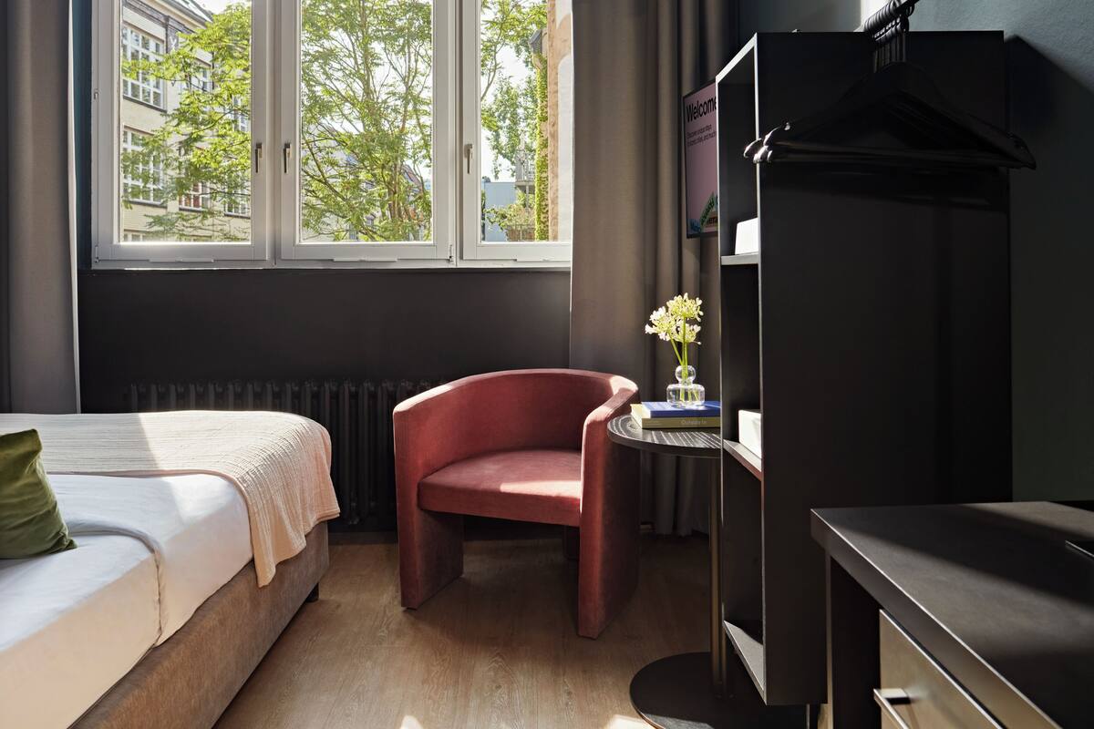Dobbeltrom | Sengetøy av topp kvalitet, memory foam-senger og skrivebord