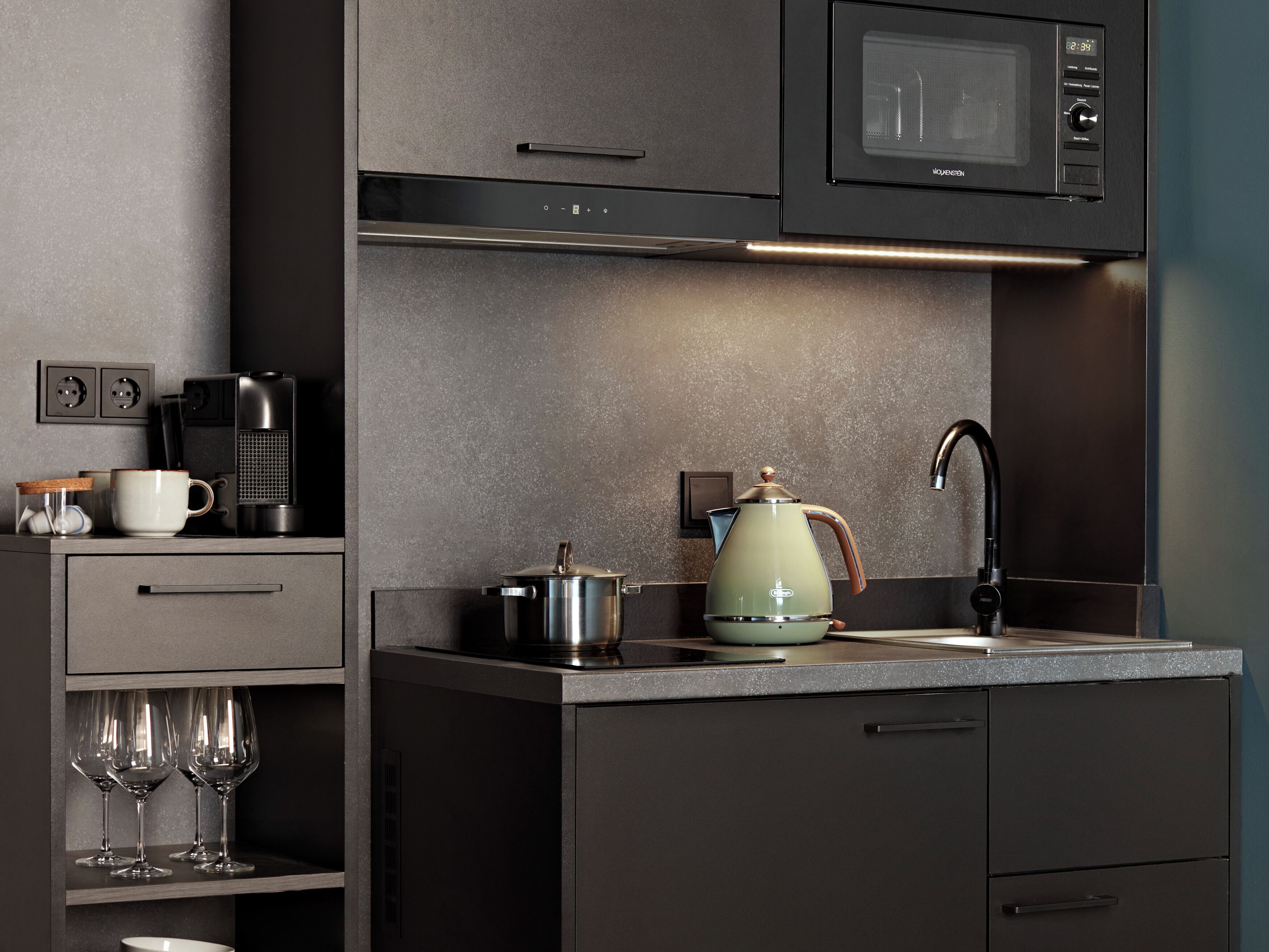 Espresso maker, coffee/tea maker, electric kettle