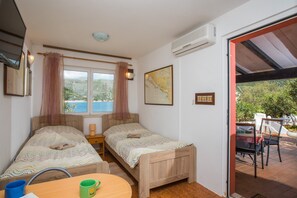 Studio (Studio Apartment with Private Beach a) - Seaside Studio (Dubrovnik)