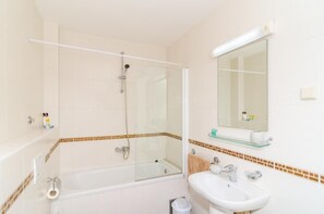 Apartment (Two Bedroom Apartment with Balcony an) | Bathroom | Shower, towels - Niko's Sea View Apartment (Dubrovnik)