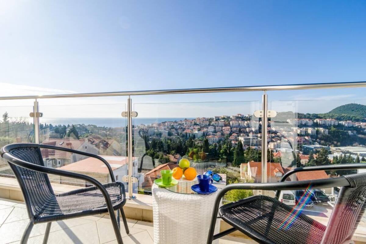 公寓 (Two Bedroom Apartment with Balcony an) | 阳台