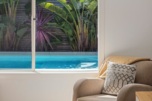 Coastal Cosy Beach House with Saltwater Pool & Games Room in Barwon Heads