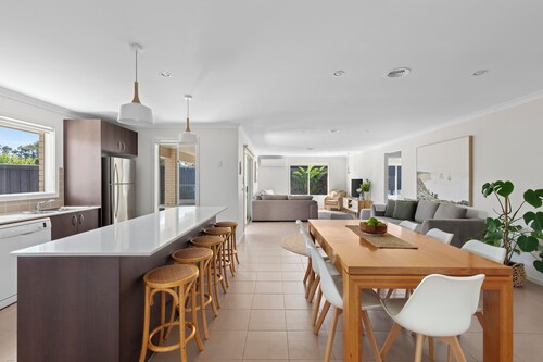 Coastal Cosy Beach House with Saltwater Pool in Barwon Heads