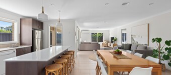 Coastal Cosy Beach House with Saltwater Pool in Barwon Heads