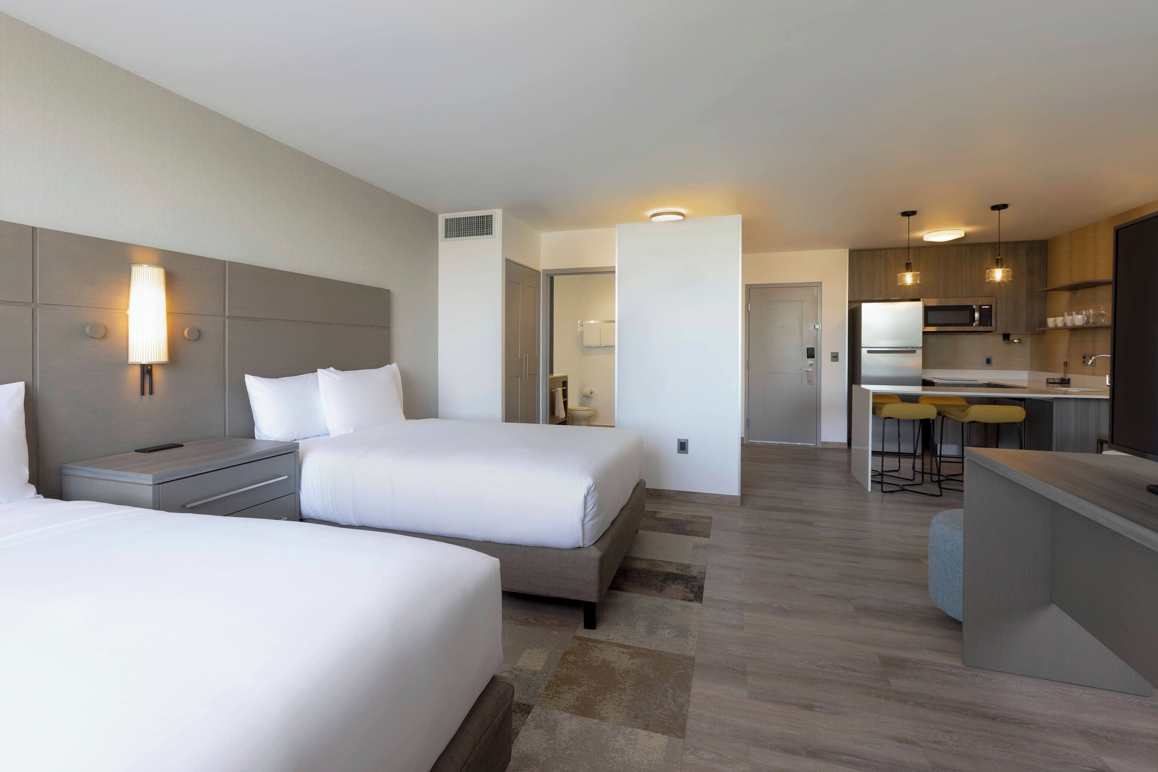 Studio, 2 queensize bedden, balkon | Een kluis op de kamer, een laptopwerkplek, verduisterende gordijnen