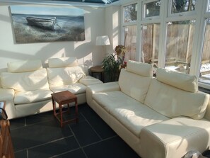 Tv, pejs, dvd-afspiller, stereoanlæg