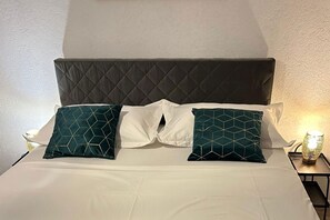 3 chambres, fer et planche à repasser, Wi-Fi, draps fournis