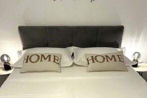 3 habitaciones, tabla de planchar con plancha, wifi y ropa de cama 