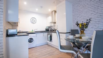 Apartment, Private Bathroom, Courtyard View | Shared kitchen