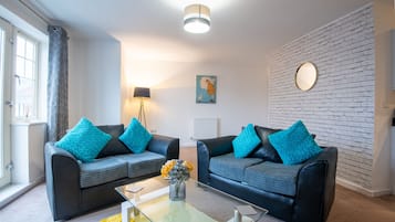 Apartment, Private Bathroom, Courtyard View | Lounge