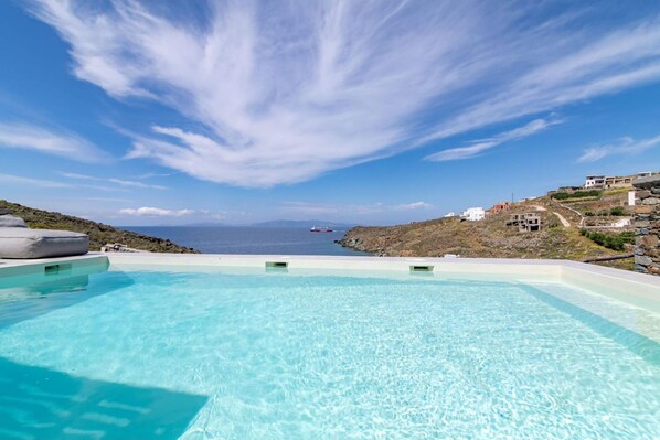 Villa | 2 bedrooms, bed sheets