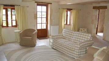 TV, fireplace, DVD player, ping pong