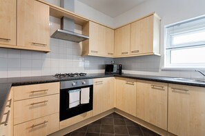 Hus | Eget kjøkken | Kjøleskap, ovn, kaffetrakter/tekoker og vannkoker