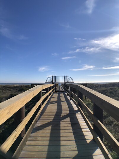 St Augustine Beach Island Escape 2 bed,2 bath,1st floor condo steps to the beach
