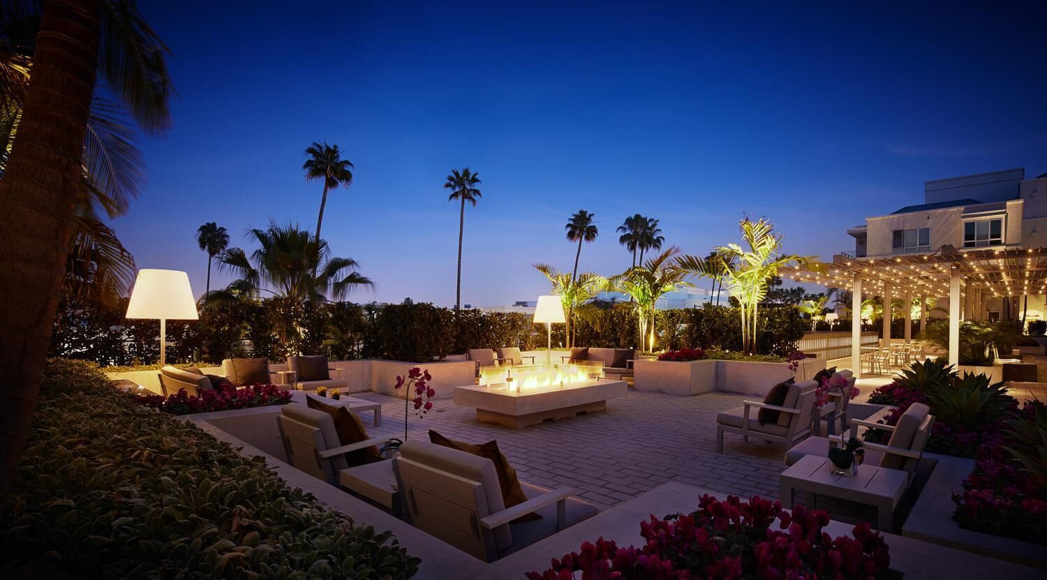 AKA Residences Spacious Duplex Townhouse w/ Private Entrance, Kitchen, & WiFi