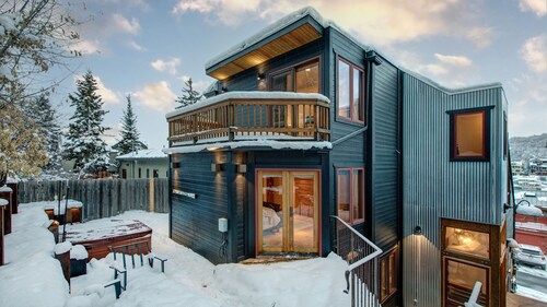 Woodside 207 4 Bedroom Home by RedAwning