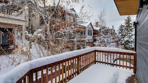 House, 4 Bedrooms | Balcony