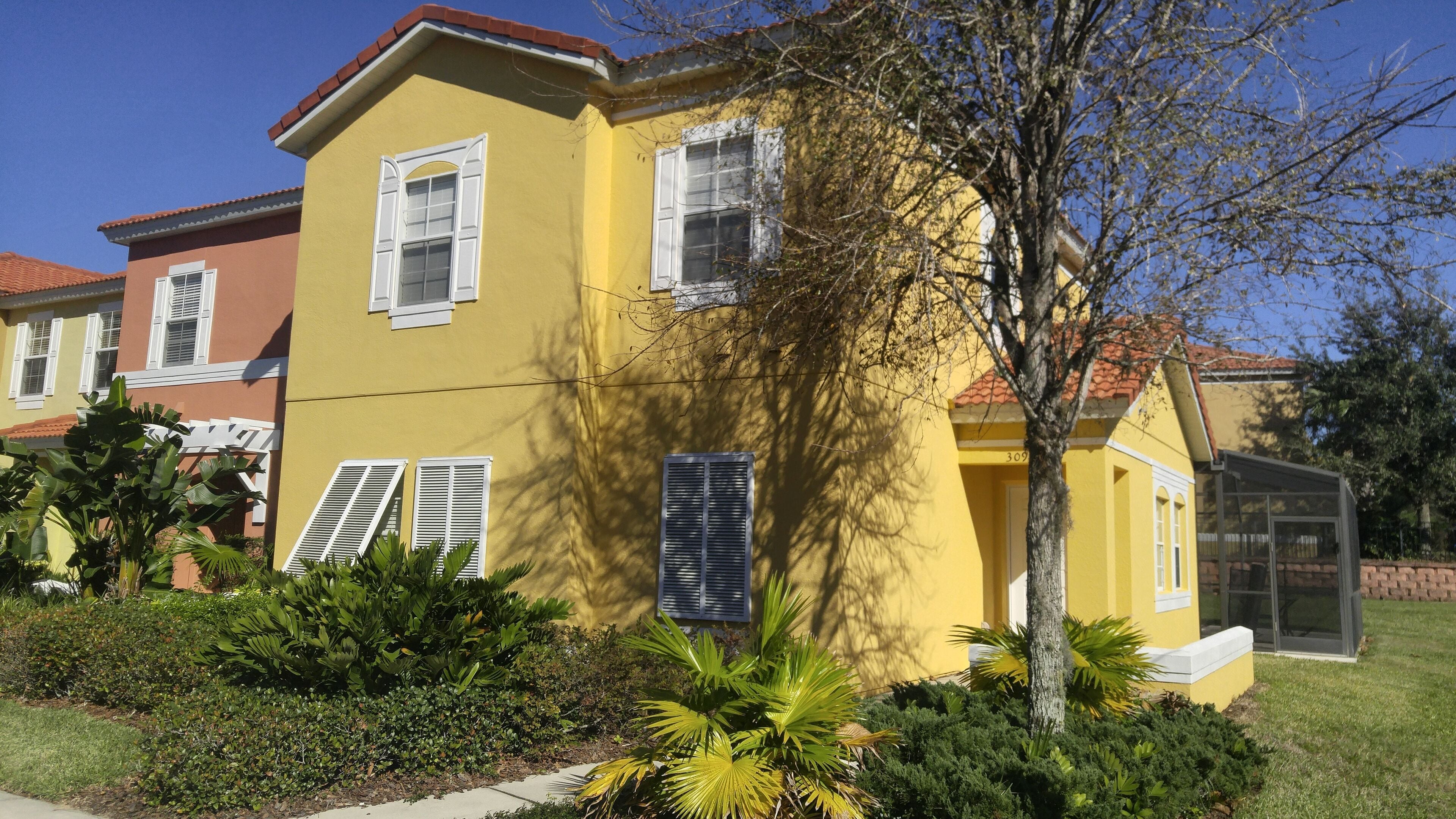 Casa Lantana, gorgeous 4 bed 3 bath townhome close to Disney