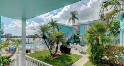 Cute One Bedroom at The Coral Resort Apts by RedAwning