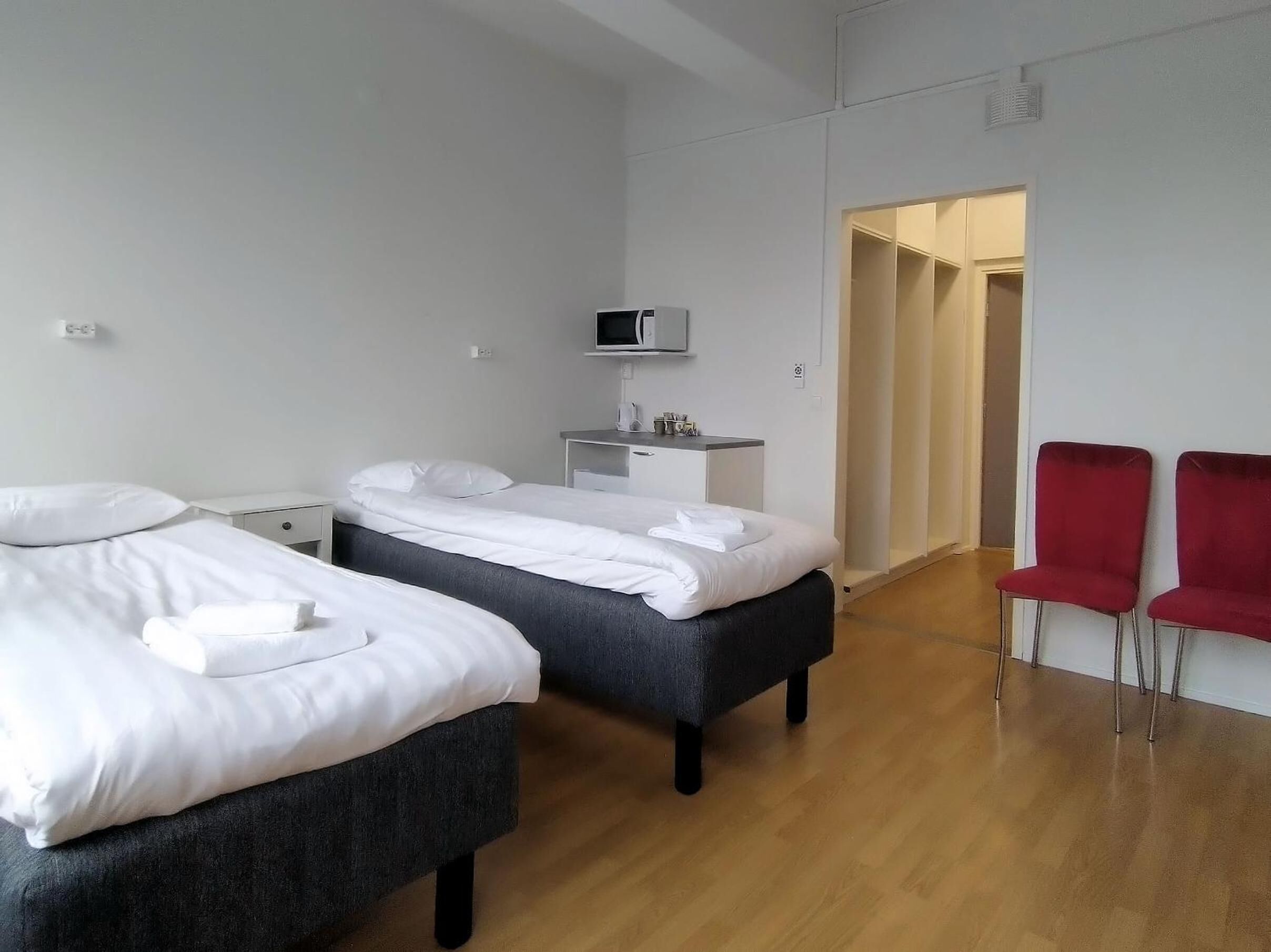 free wifi, bed sheets