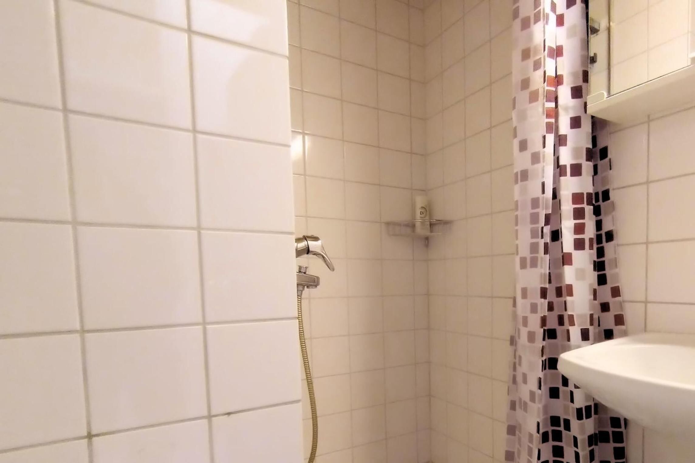 shower, towels, soap, shampoo