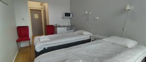 Twin Room | Free WiFi, bed sheets