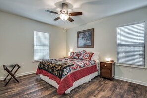 4 habitaciones, tabla de planchar con plancha, wifi y ropa de cama 